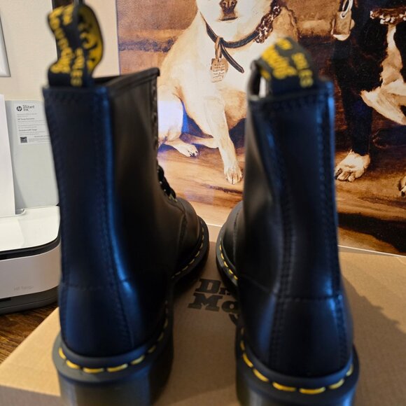 Dr. Doc Martens 1460 Vonda II Women’s 5 Black Leather 8-Eye Lace Up Ankle Boots - Picture 6 of 13